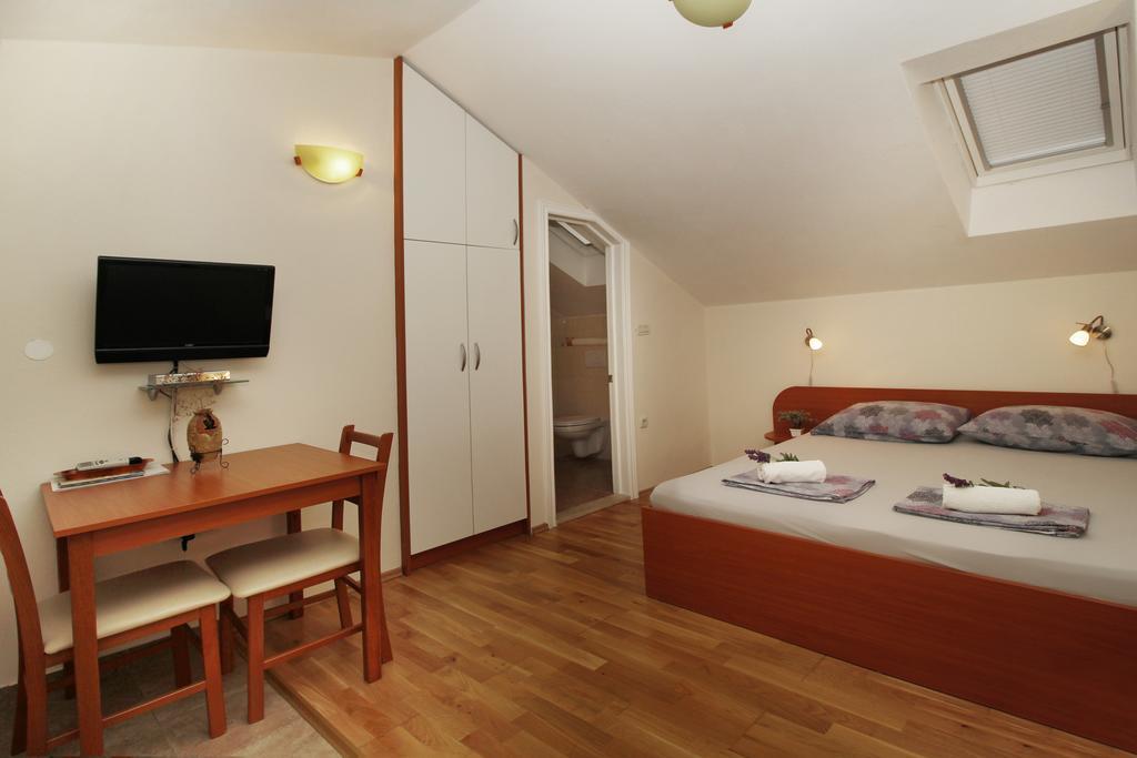 Apartments Caralipeo Makarska Szoba fotó